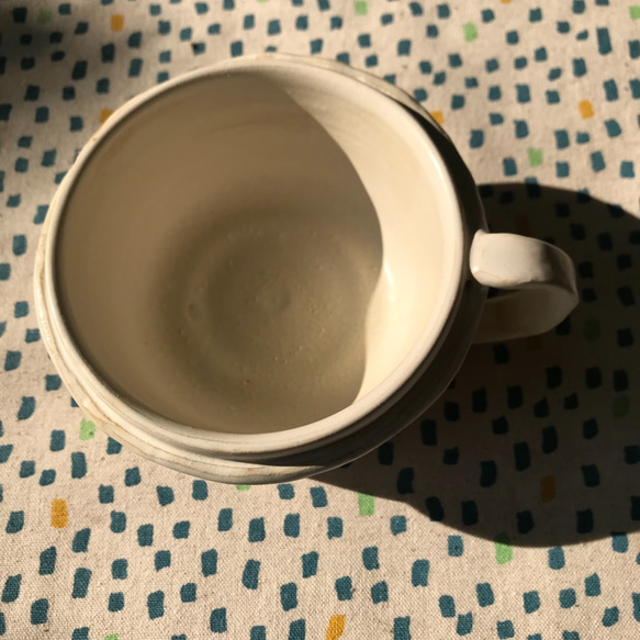 「半白」竹土石山 竹土系列 咖啡杯 馬克杯 禮物 器皿 擁抱 白色 一半 相伴 把手 奶油色 輕鬆  溫暖 第2張的照片