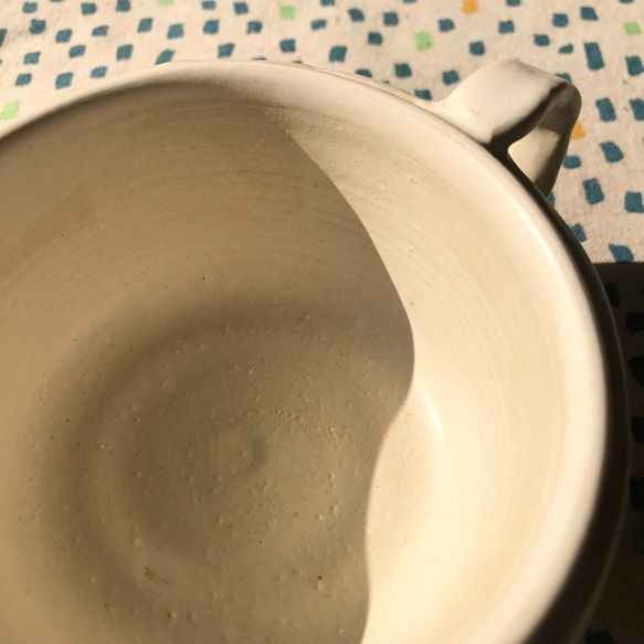 「半白」竹土石山 竹土系列 咖啡杯 馬克杯 禮物 器皿 擁抱 白色 一半 相伴 把手 奶油色 輕鬆  溫暖 第5張的照片