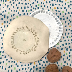 「樹生蕨」竹土石山 chuhsienearth 13 石山系列 蛋糕盤 淺盤 麵包 水果 蠟燭 樹皮 拓印 葉 底盤 第4張的照片