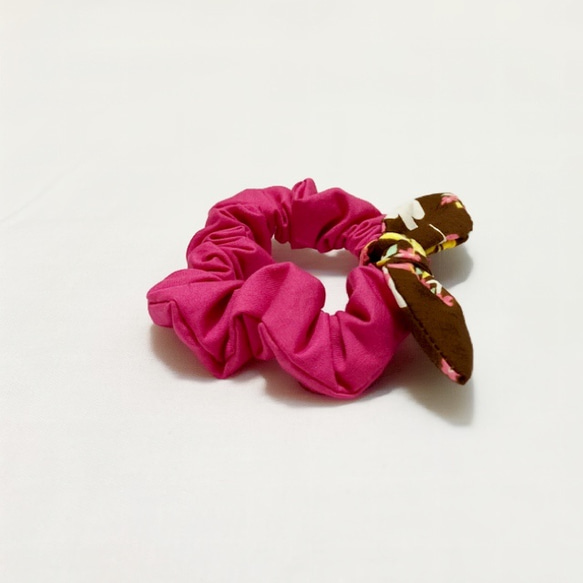 リボンシュシュ♡ブラウン花柄&濃ピンク 4枚目の画像