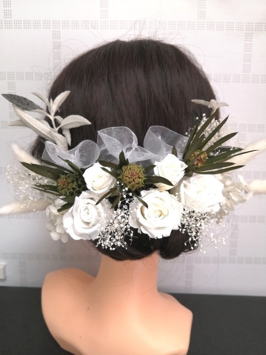 値下げ　wedding 白薔薇のヘッドドレス　プリザーブド　髪飾り　結婚　成人式他　カスミソウ、アジサイ、ラグラス他