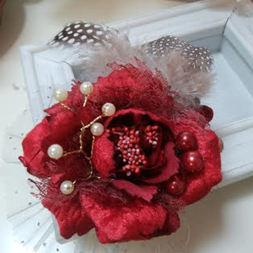 真紅薔薇 コサージュ&髪飾り （金 薔薇 - ヘアアクセサリーの