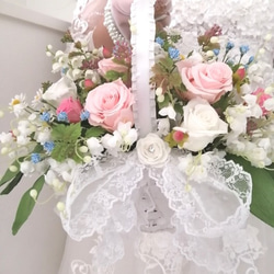 Weddingスズラン（アート）とﾌﾟﾘｻﾞｰﾌﾞﾄﾞの薔薇のバスケットブーケ　ブートニア付き　結婚　インテリア 2枚目の画像