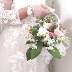 Weddingスズラン（アート）とﾌﾟﾘｻﾞｰﾌﾞﾄﾞの薔薇のバスケットブーケ　ブートニア付き　結婚　インテリア 3枚目の画像