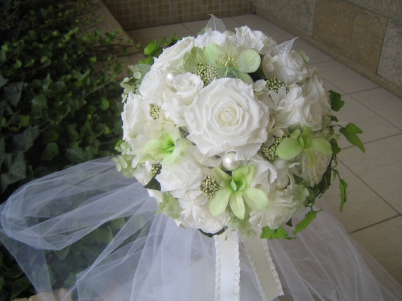 受注　Wedding　清楚ALLプリザーブドフラワーの白薔薇のブーケ　ブートニア付き　結婚 1枚目の画像
