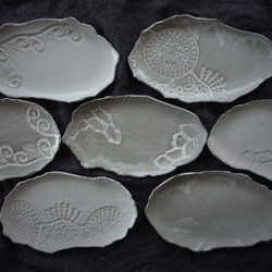 プレートＭ・ツタ・グレー デザート皿 フルーツ皿 アクセサリートレー 陶器  洋食器 ギフト 8枚目の画像