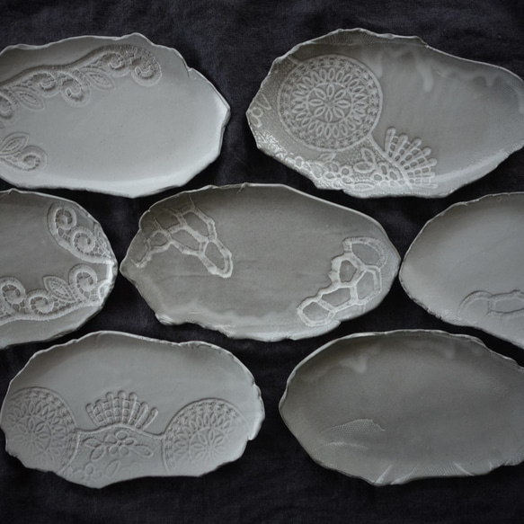 選べるレリーフプレートＭ・グレー　デザート皿 フルーツ皿 アクセサリートレー 陶器 陶磁器　ギフト 洋食器 9枚目の画像