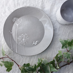 「ラウンドＭ・レースフラワー」中皿 デザート皿 フルーツ皿 ボタニカル 植物 陶器 陶磁器　ギフト　洋食器 3枚目の画像