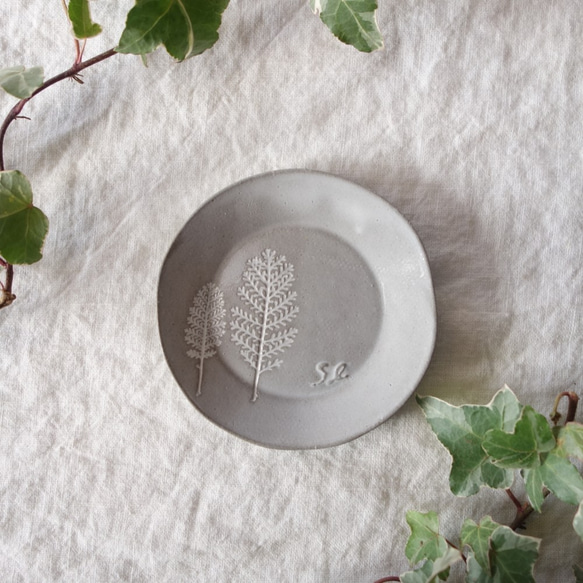 「選べるボタニカル・ラウンドＳ」豆皿 小皿　プチプレート ボタニカル 植物 陶器 陶磁器　ギフト　洋食器 7枚目の画像