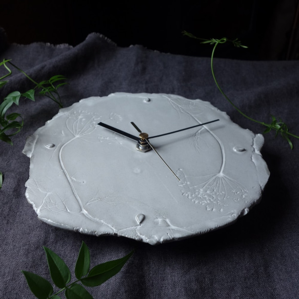 生植物時計　2本のディル　掛け時計 陶器 6枚目の画像
