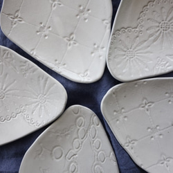 レースのデザート皿「マーガレット」　豆皿　ミニプレート 陶器 陶磁器 花 7枚目の画像