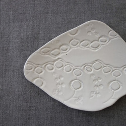 レースのデザート皿「ドロップ」　豆皿　ミニプレート 陶器 陶磁器 1枚目の画像