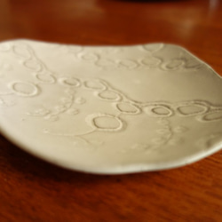 レースのデザート皿「ドロップ」　豆皿　ミニプレート 陶器 陶磁器 3枚目の画像