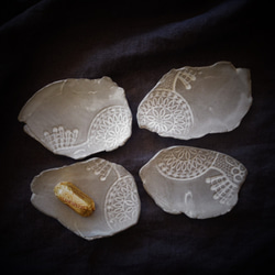 「２枚選べるレリーフプレートS・アンティークグレー」 豆皿 小皿 ミニプレート 陶器 陶磁器　ギフト　洋食器 2枚目の画像