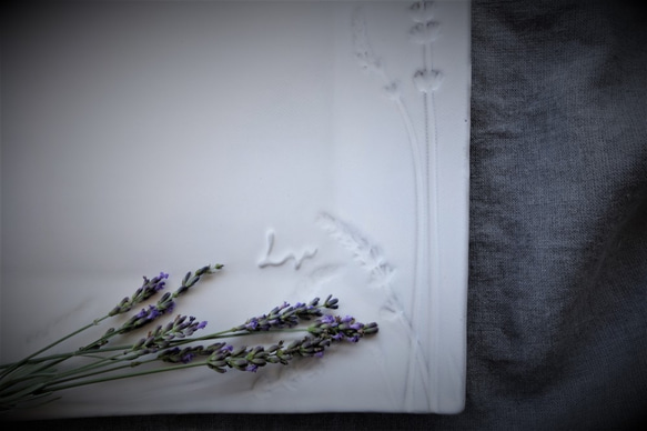 「スクエア・ラベンダー」 大皿 角皿 ボタニカルシリーズ 植物 陶器 陶磁器 デザート皿　ギフト　洋食器 3枚目の画像