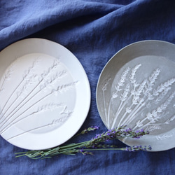 「Ｍプレート黒・ラベンダー」中皿 デザート皿 ボタニカルシリーズ 植物 陶器 陶磁器 3枚目の画像