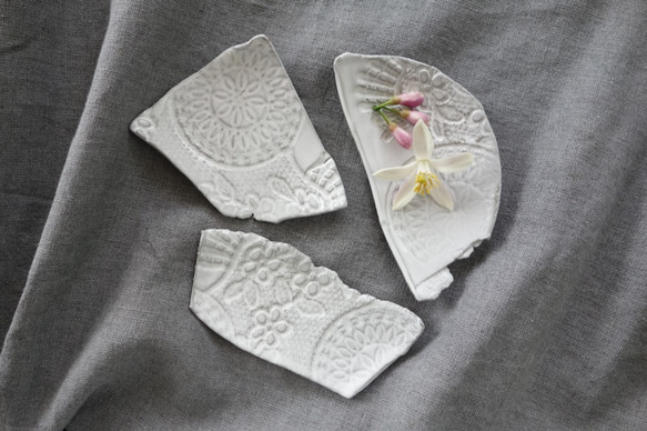 「THOHEN/陶片『ツタ模様』  アンティークホワイト・S」 豆皿 小皿 ミニプレート 陶器 陶磁器 5枚目の画像