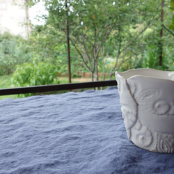 「THOHEN/陶片 カップ 『ツタ模様』 ホワイト」ティーカップ 陶器 陶磁器 2枚目の画像