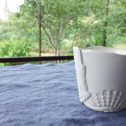 「THOHEN/陶片 カップ 『花と円模様』 オフホワイト」ティーカップ 陶器 陶磁器 3枚目の画像