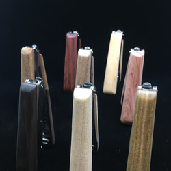 《梧藝生活Wood.Art.Life 》原木質感訂書機 使用八種原木採類手工製成。黑檀木。（免運） 第5張的照片