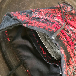 ブラックデニム赤渦刺し子刺繍鞄 3枚目の画像
