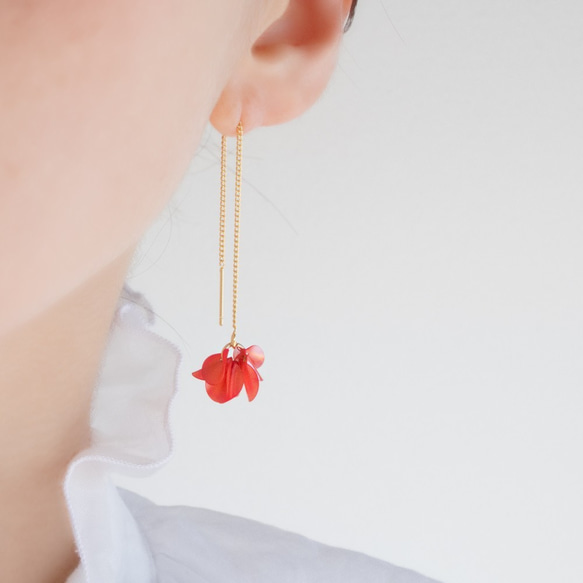 紅色｜花朵搖曳的花朵荷葉邊｜耳環/耳環（18kgp） 第1張的照片
