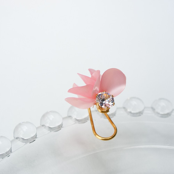 花咲きフリルのイヤーカフ｜サクラピンク 5枚目の画像