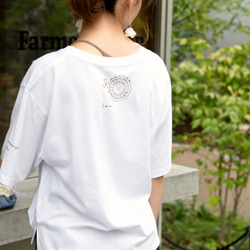 咲き編みの輪オーバーサイズTシャツ｜ホワイト×ブロンズ 1枚目の画像
