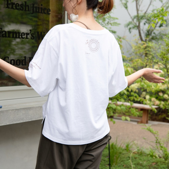 咲き編みの輪オーバーサイズTシャツ｜ホワイト×ブロンズ 4枚目の画像