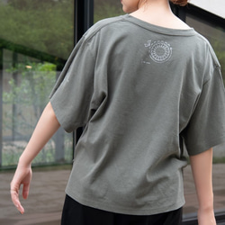 咲き編みの輪オーバーサイズTシャツ｜ホワイト×ブロンズ 10枚目の画像