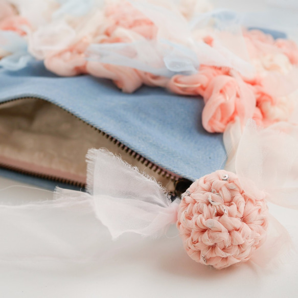 Lovely Pastel- 咲き編みフラワー×デニムポーチ 4枚目の画像