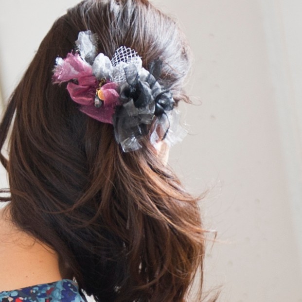【party】シルバーブラック｜彩る咲き編みバレッタ/ヘアクリップ