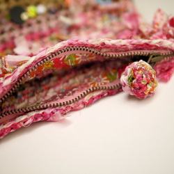 わたしだけのリバティ咲き編みクラッチ×スパンコール～ピンク 4枚目の画像