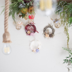 用盛開的鉤編水果裝飾冬天的花環 | Mominoki 第3張的照片