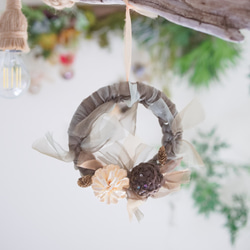 用盛開的鉤編水果裝飾冬天的花環 | Mominoki 第4張的照片