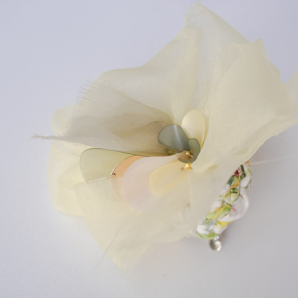 Koburi 盛開的胸花 | 自由、有機紗和亮片。 ｜含羞草 第3張的照片