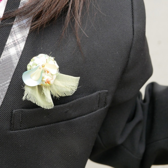 Koburi 盛開的胸花 | 自由、有機紗和亮片。 ｜含羞草 第7張的照片