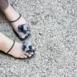 夏日色彩的 Sakiknit 人字拖涼鞋 | 酷黑 第4張的照片