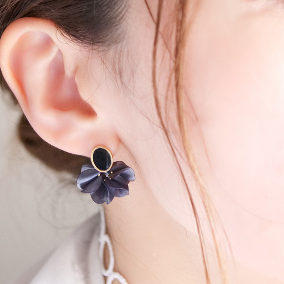 古董花朵褶邊耳環/耳環 (18kgp) | 黑色褶邊 第1張的照片