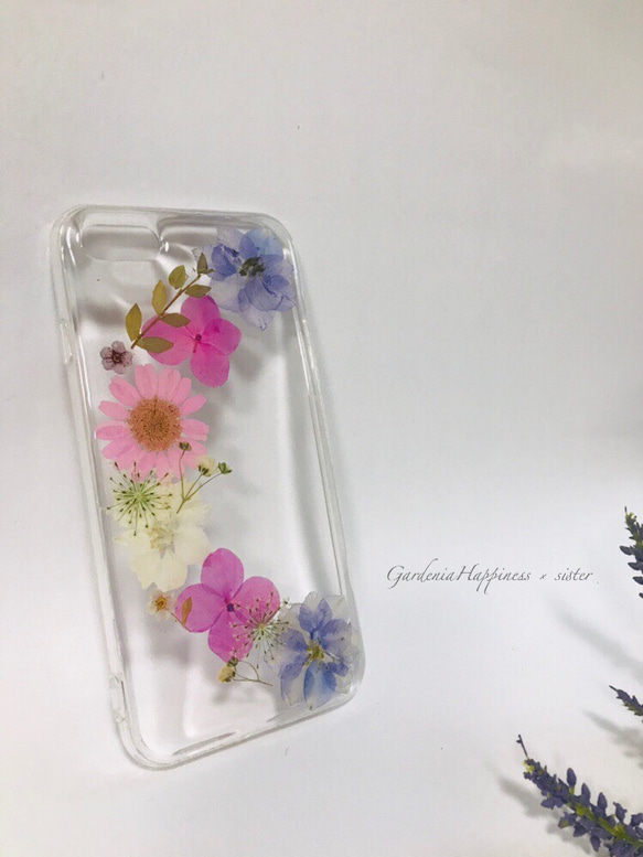 【送料無料♡】ペアでリースの様に❤︎ピンク  スマホケース 押し花 花柄 ドライフラワー iPhone8ケース 4枚目の画像