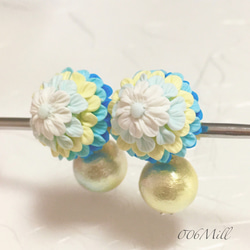 冬色・ポンポン咲きダリア パール付きピアス/スノー/pompons dahlia 4枚目の画像