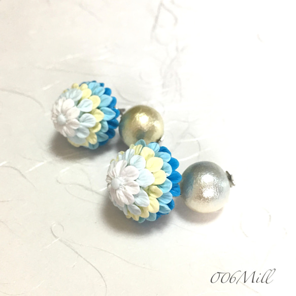 冬色・ポンポン咲きダリア パール付きピアス/スノー/pompons dahlia 5枚目の画像