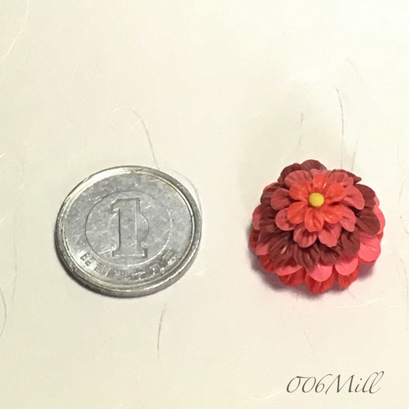 ポンポン咲きダリア タッセル付きピアス/赤/pompons dahlia 5枚目の画像