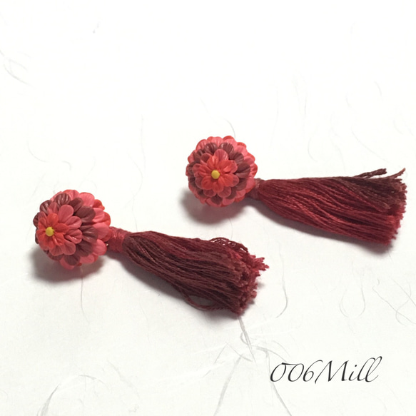 ポンポン咲きダリア タッセル付きピアス/赤/pompons dahlia 6枚目の画像