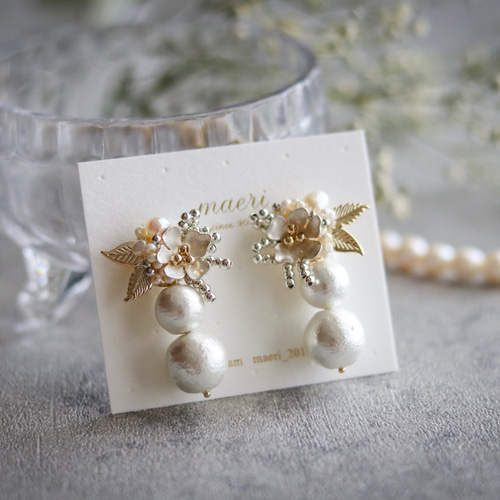 ホワイトブーケ❁花束みたいなつぶつぶピアス/イヤリング 淡水パール×2 