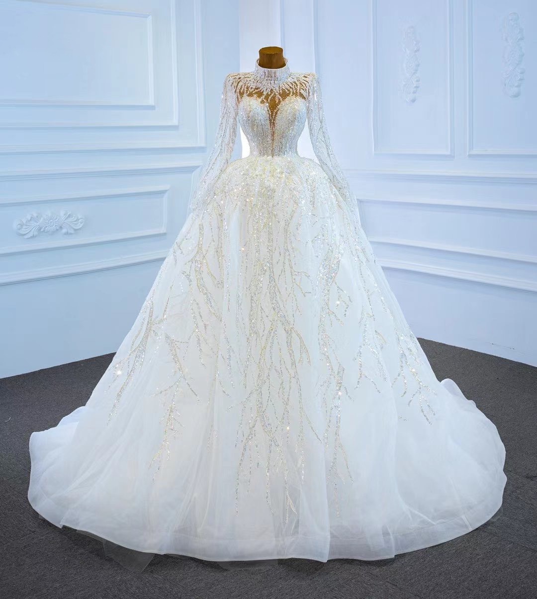 豪華なウェディングドレス♪ロング袖♪サイズオーダー無料♪結婚式♪花嫁衣装♪挙式♪前撮りなど♪