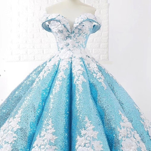 綺麗なスカイブルー花嫁さんのお色直しカラードレス!サイズは 綺麗なスカイブルー花嫁さんのお色直しカラードレス!サイズは