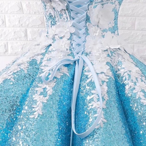 綺麗なスカイブルー花嫁さんのお色直しカラードレス!サイズは 綺麗なスカイブルー花嫁さんのお色直しカラードレス!サイズは