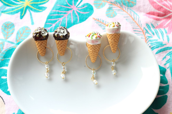 【送料無料】アイスクリームのミニチュアピアス（バニラ） 2枚目の画像