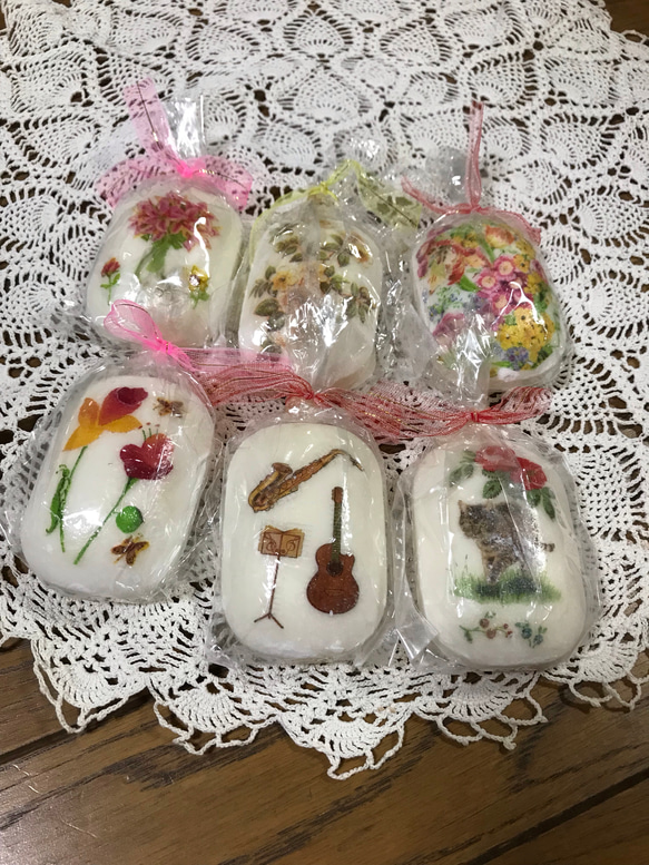 デコパージュ手作り石鹸 端切れで作る簡単デコパージュ石鹸。プレゼントにもお勧めです